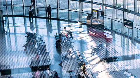 高鐵進出站人潮