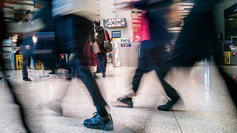 高鐵進出站人潮